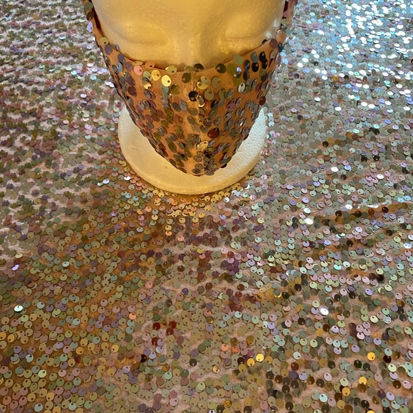 Facemask - Picture 11 of 11